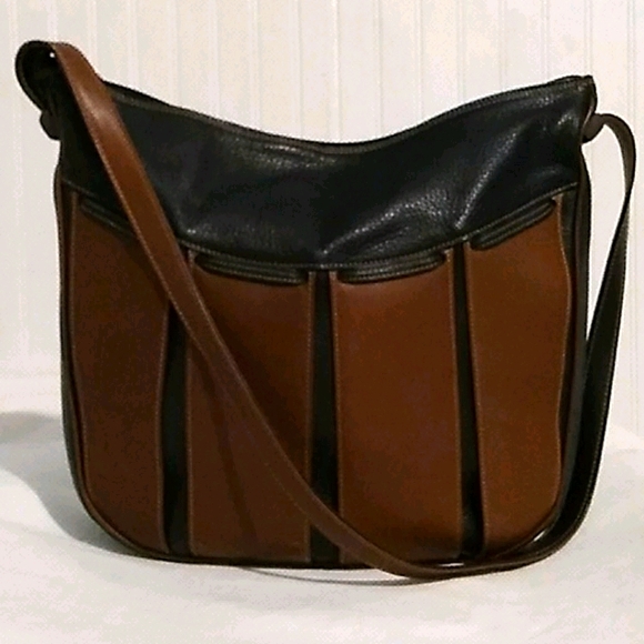 Gucci Handbags - FLASH SALE! Vintage Auth Gucci Shoulder Bag